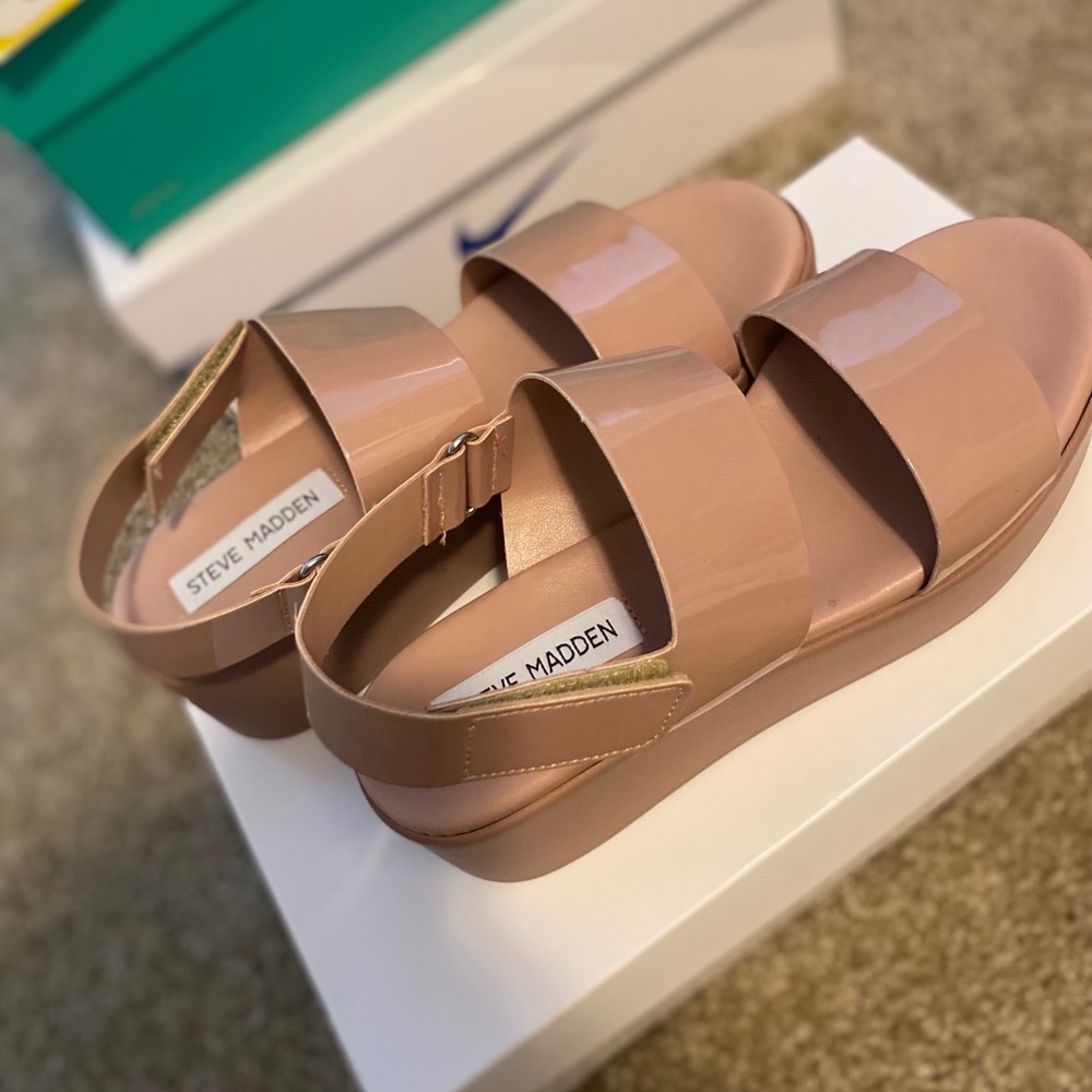 Sandals - Picture 3 of 4